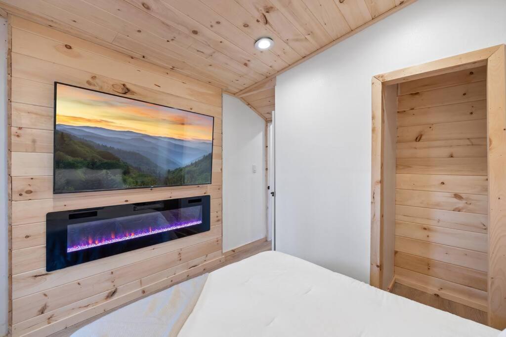 جاتلينبرج New! Modern Cabin With Two Decks, Bar & Game Room! المظهر الخارجي الصورة