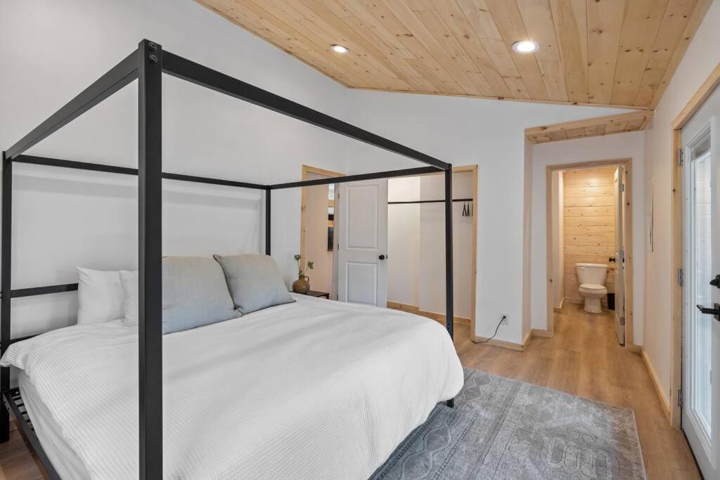 جاتلينبرج New! Modern Cabin With Two Decks, Bar & Game Room! المظهر الخارجي الصورة