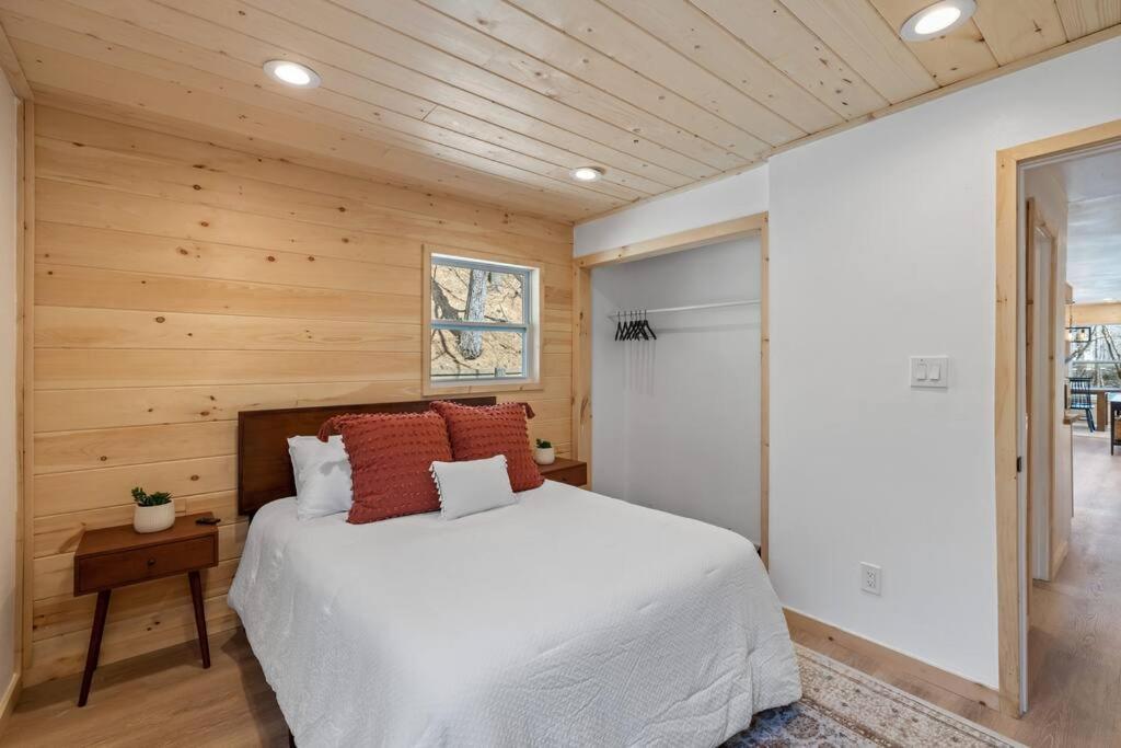 جاتلينبرج New! Modern Cabin With Two Decks, Bar & Game Room! المظهر الخارجي الصورة